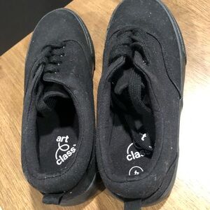 Art Class Black Canvas Sneakers - Kids Size 4